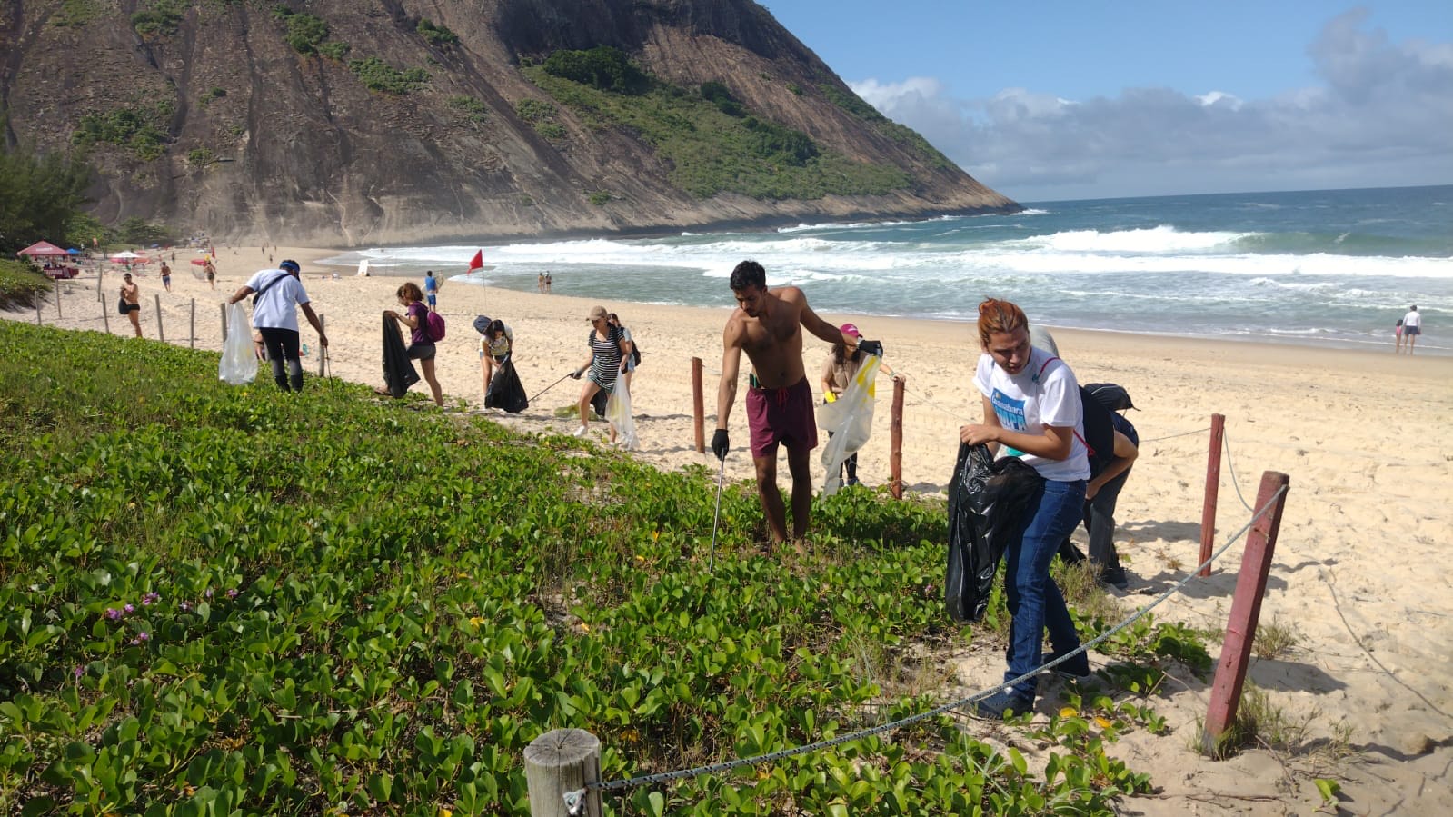 Circuito de mutirões de limpeza irá promover conscientização ambiental em todas as praias de Niterói